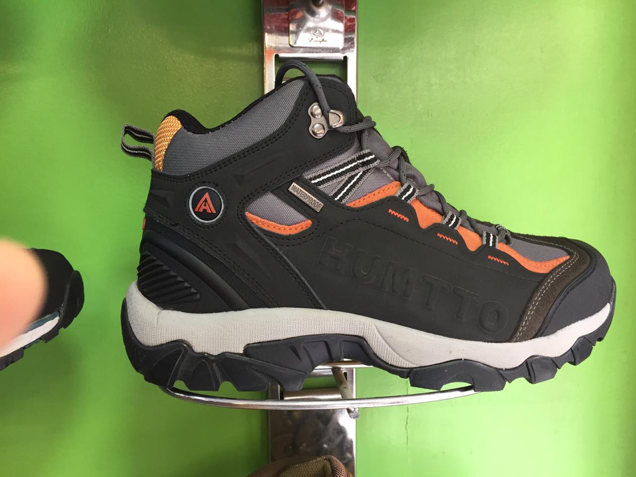 trekking shoes